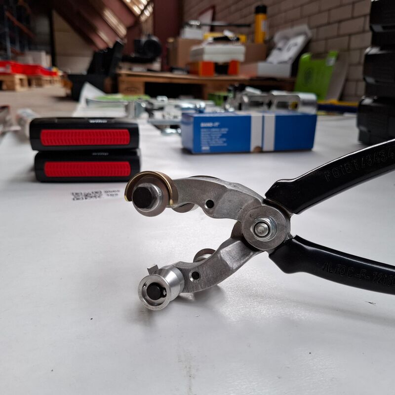 Kabelmantel striptang Alroc, F-72160 Tuffe – foto 2 – kavel bij Onlineveilingmeester, Winsum