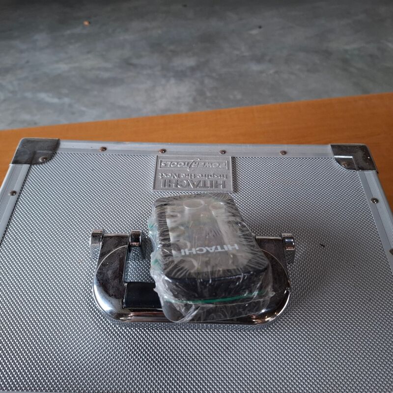 Accu kantenknipper met accu ledlamp Hitachi, CG10DL, UB18DDL – foto 7 – kavel bij Onlineveilingmeester, Winsum