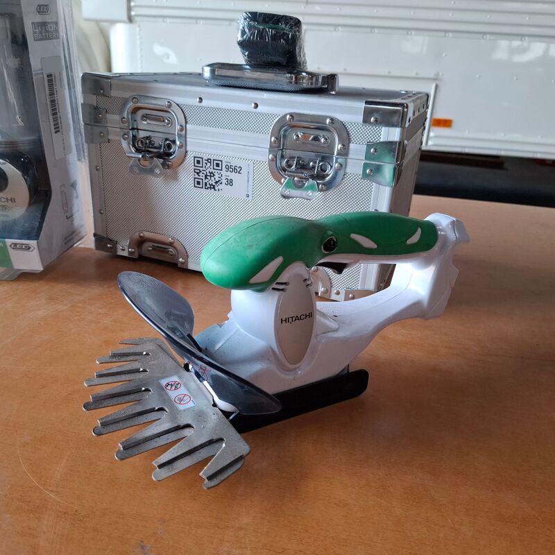 Accu kantenknipper met accu ledlamp Hitachi, CG10DL, UB18DDL – foto 2 – kavel bij Onlineveilingmeester, Winsum