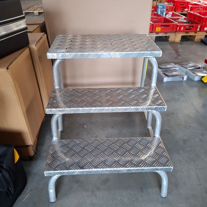 Aluminium opstap Zarges, 3 treeds – foto 3 – kavel bij Onlineveilingmeester, Winsum