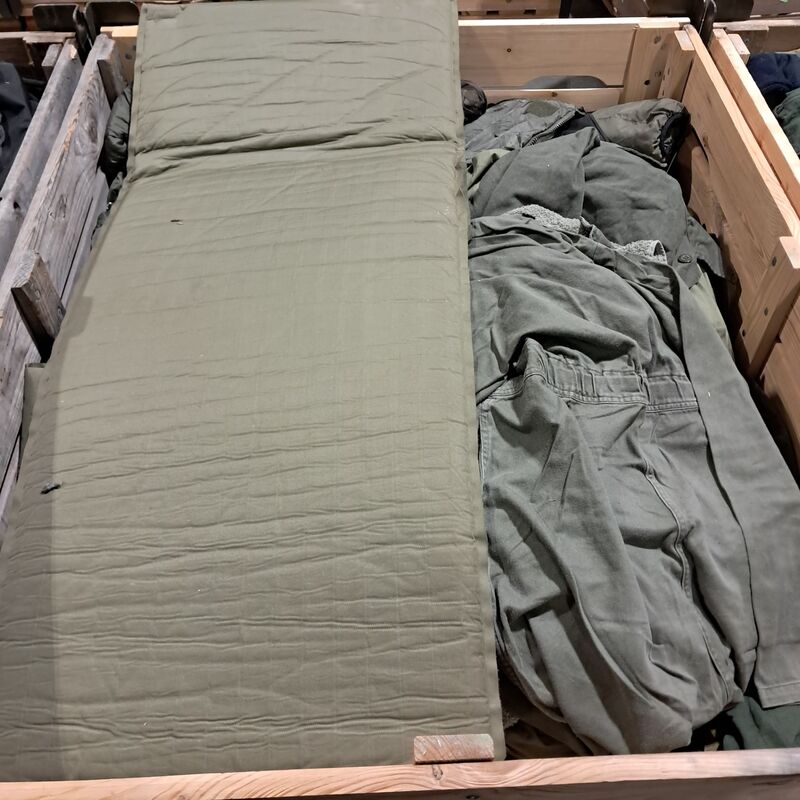 Persoonlijke uitrusting en kleding defensie – foto 4 – kavel bij Domeinen Roerende Zaken, Groningen