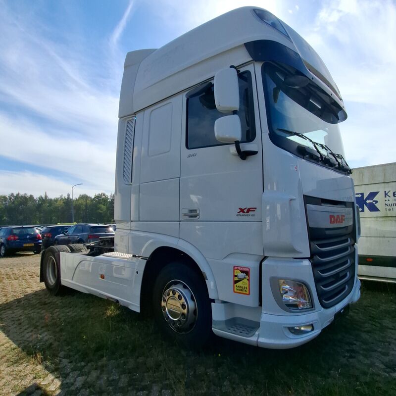 Vrachtwagen, DAF, XF 510 FT, 2017 – foto 3 – kavel bij Domeinen Roerende Zaken, Soesterberg