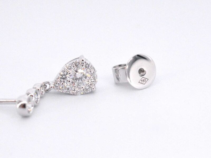 Witgouden druppelvormige oorhangers met diamanten – foto 8 – kavel bij Onlineveilingmeester