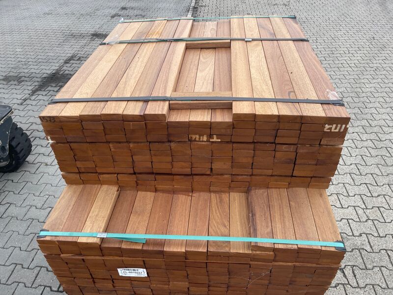 Ca. 347x Guyana Teak Planken Geschaafd, 27x70mm, lengte 158/100cm, 189/125cm – kavel bij Onlineveilingmeester