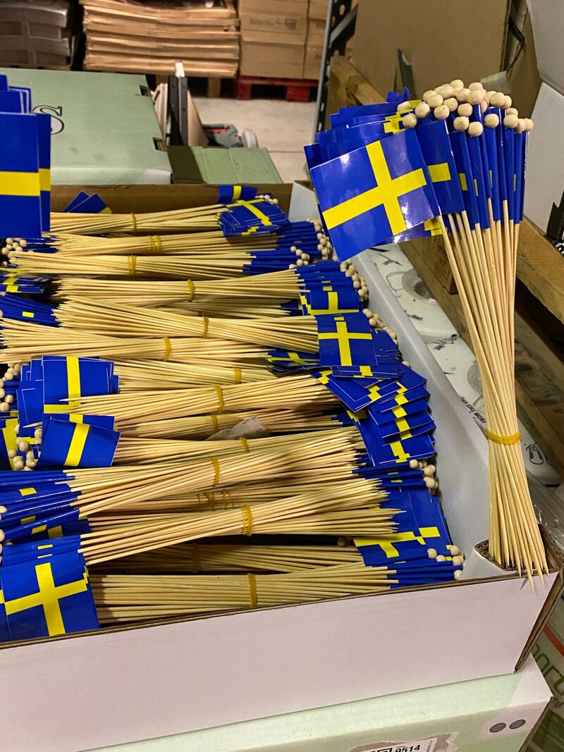 7x Dozen a 2000 stuks Zweedse steekvlagetjes – foto 2 – kavel bij Onlineveilingmeester, Gramsbergen