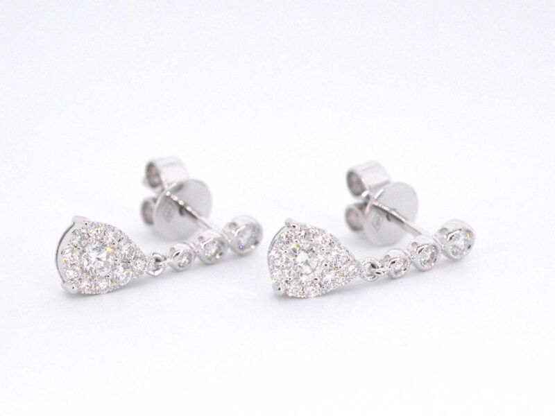 Witgouden druppelvormige oorhangers met diamanten – foto 6 – kavel bij Onlineveilingmeester