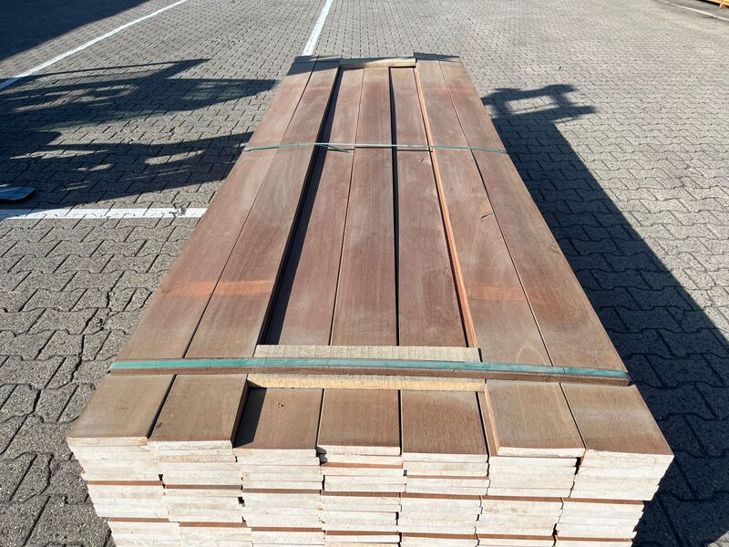 Ca. 70x Hardhouten Planken Geschaafd, 21x145mm, lengte 245cm – kavel bij Onlineveilingmeester