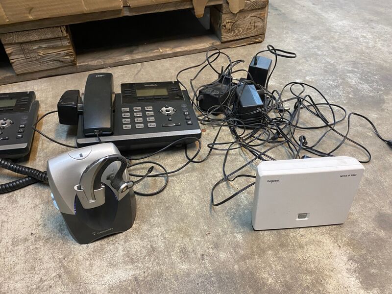 Telefooncentrale Yealink SIP-T41P met headsets – foto 6 – kavel bij Onlineveilingmeester, Gramsbergen