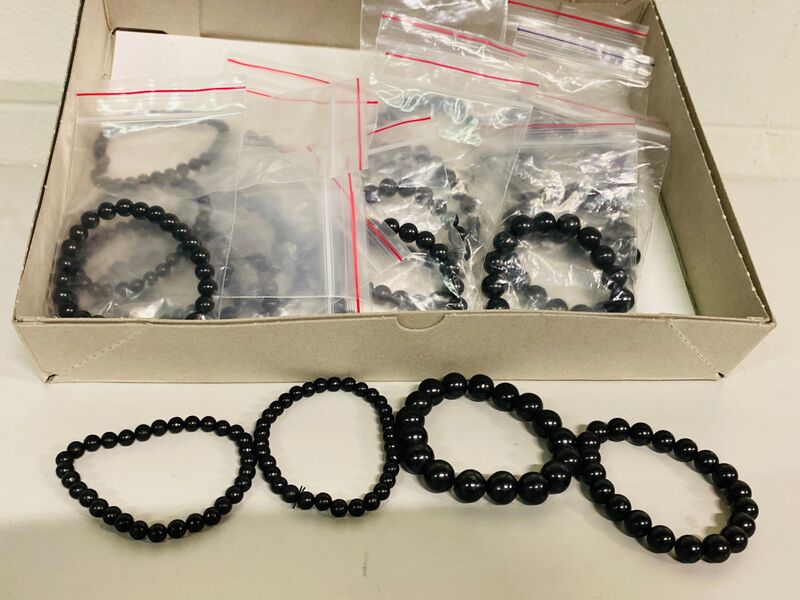 Ca. 20x Shungiet kogelarmbanden – foto 4 – kavel bij Onlineveilingmeester, Gramsbergen