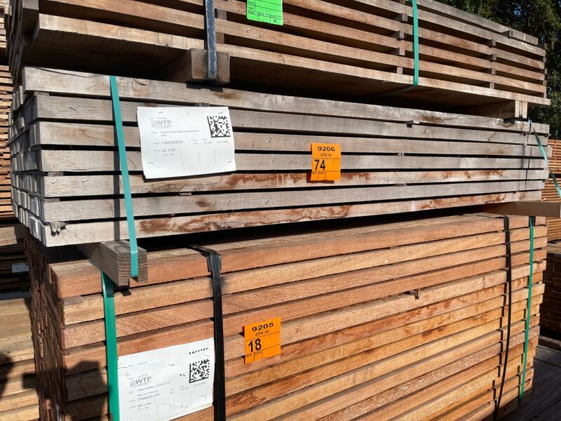 Ca. 105x Massaraduba Regels Fijnbezaagd, 40x60mm, lengte 200cm – foto 4 – kavel bij Onlineveilingmeester