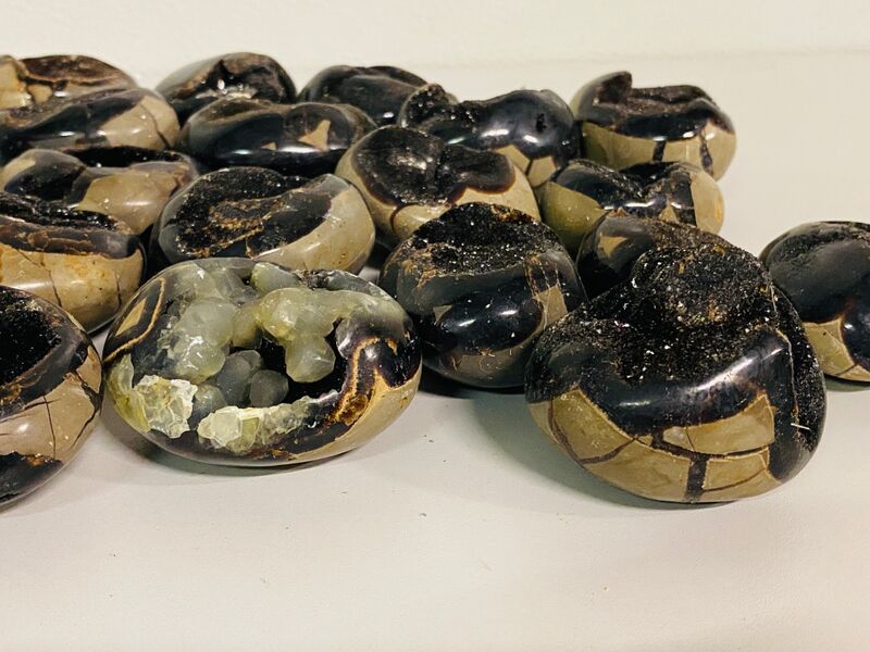 Ca. 19x Wilde septarie geodes (handsteen) – foto 3 – kavel bij Onlineveilingmeester, Gramsbergen