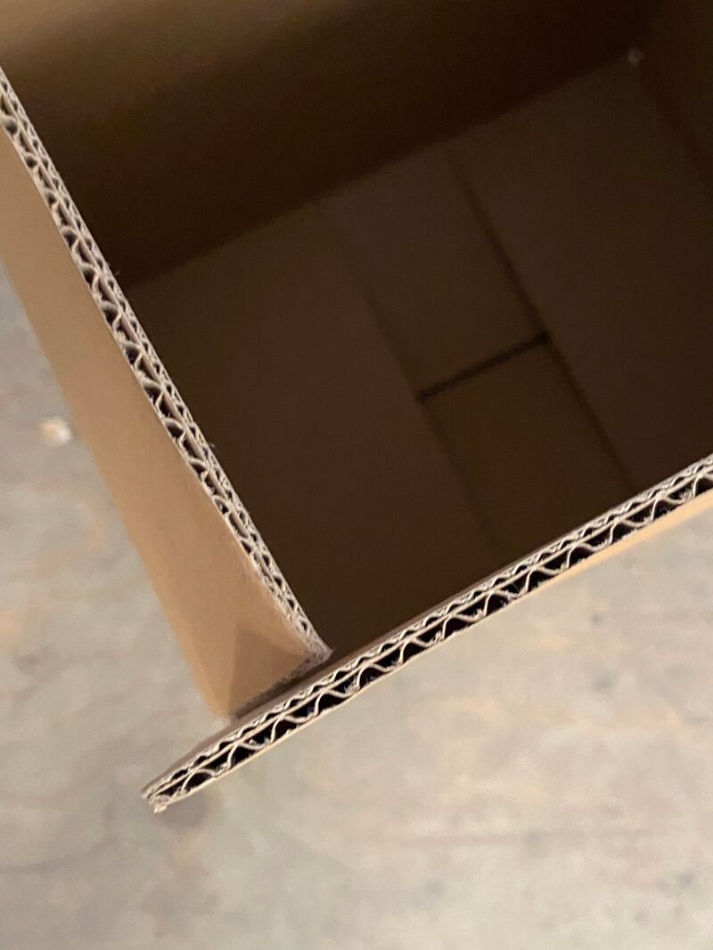 Pallet ca. 360 verzenddozen, dubbelgolf, Bruin, 30x23x27cm – foto 2 – kavel bij Onlineveilingmeester, Gramsbergen