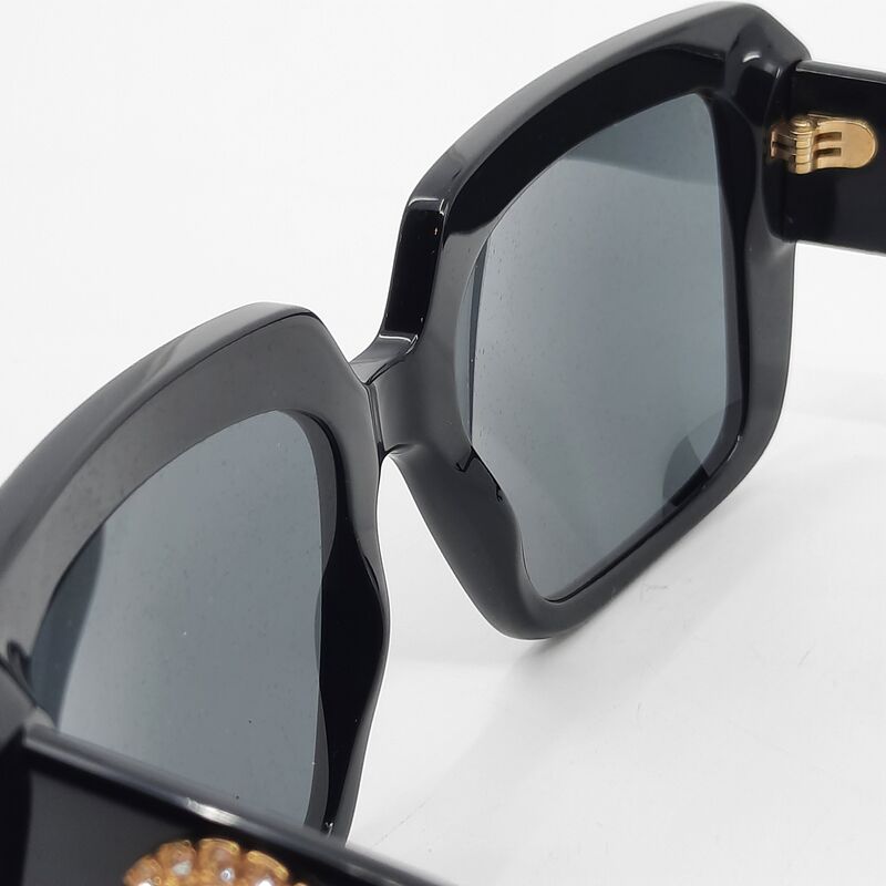 Zonnebril, Versace, MOD. 4384-B – foto 8 – kavel bij Domeinen Roerende Zaken, Groningen