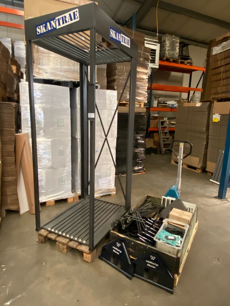 Displayrack voor deuren en deursteunen – kavel bij Onlineveilingmeester, Gramsbergen