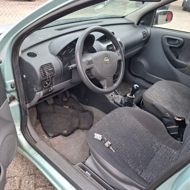 Personenauto, Opel, Corsa, 1.2-16V Comfort, 2001 – foto 9 – kavel bij Domeinen Roerende Zaken, Soesterberg