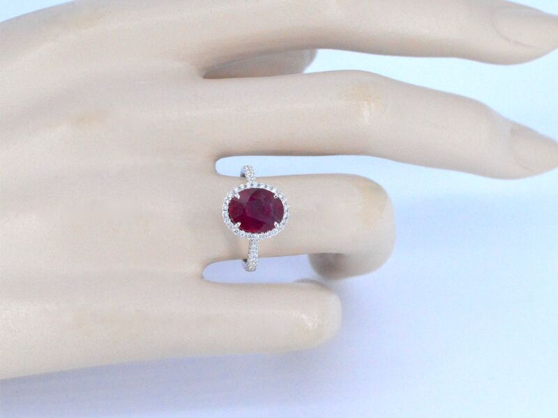 Witgouden entourage ring met diamanten en robijn – foto 3 – kavel bij Onlineveilingmeester