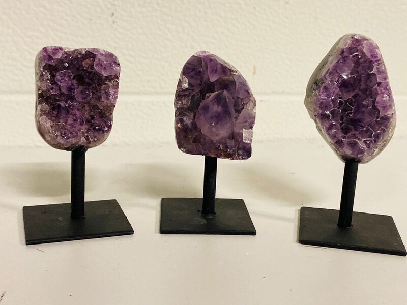 6x Amethist op metalen standaard – foto 2 – kavel bij Onlineveilingmeester, Gramsbergen
