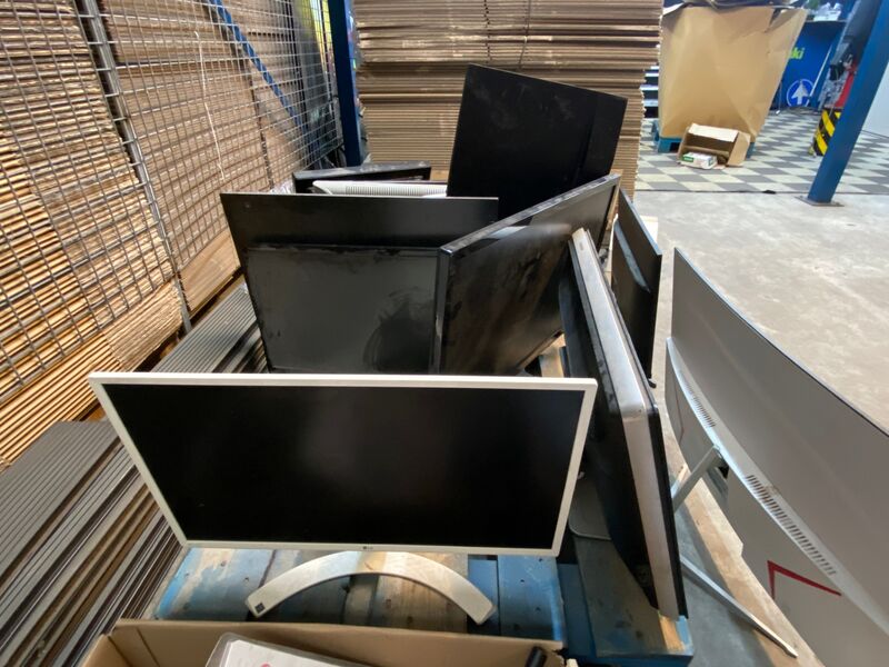 Mixpartij diverse beeldschermen – foto 4 – kavel bij Onlineveilingmeester, Gramsbergen