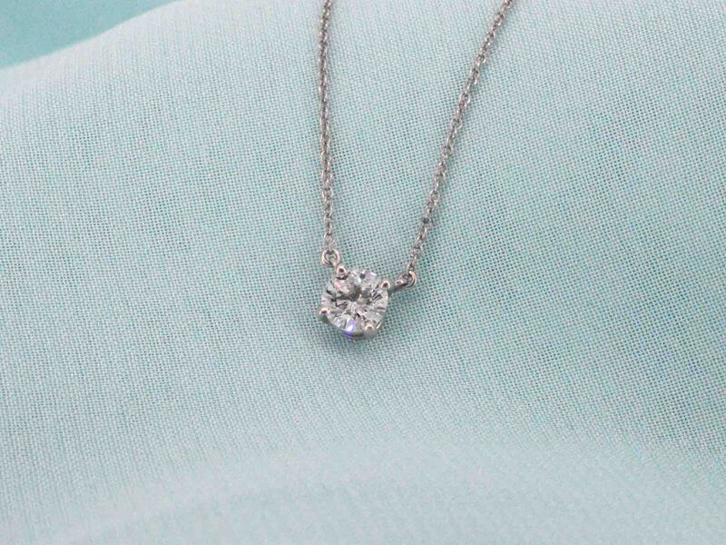 Tiffany & Co - Platina solitaire halscollier met een natuurlijke diamant – foto 7 – kavel bij Onlineveilingmeester
