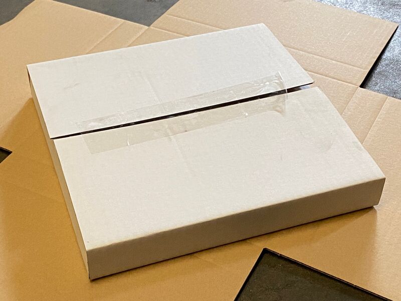 Pallet ca. 1400 stansdoos brievenbus, wit, 292x222x21mm – foto 2 – kavel bij Onlineveilingmeester, Gramsbergen