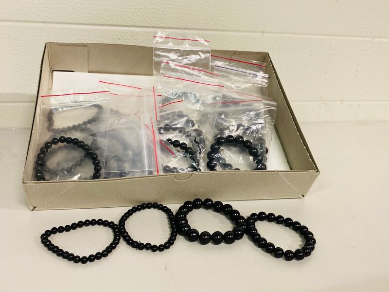 Ca. 20x Shungiet kogelarmbanden – kavel bij Onlineveilingmeester, Gramsbergen