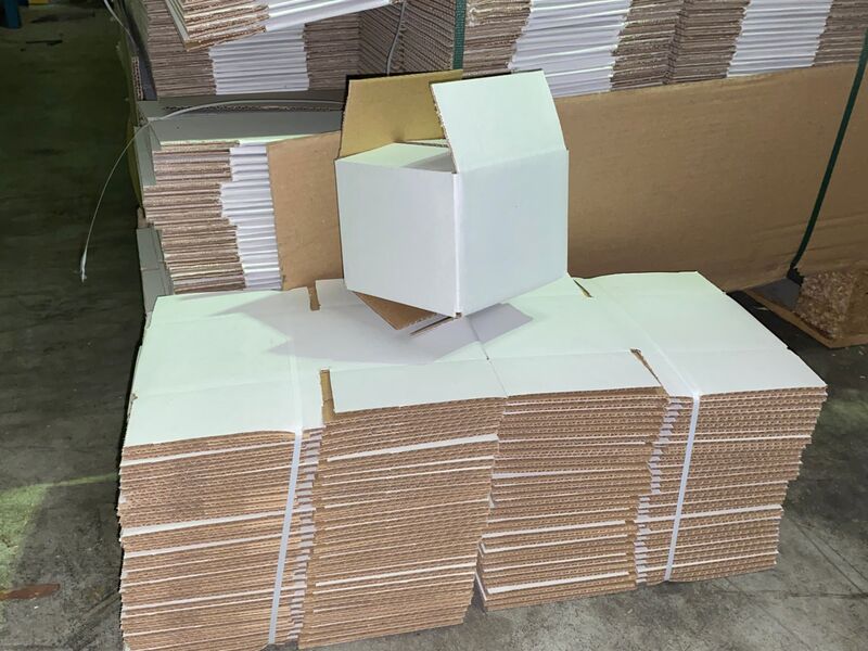 Ca. 600x Verzenddoosjes, wit, 13x12x10cm – kavel bij Onlineveilingmeester, Gramsbergen