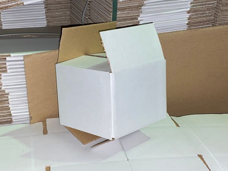 Ca. 600x Verzenddoosjes, wit, 13x12x10cm – foto 2 – kavel bij Onlineveilingmeester, Gramsbergen