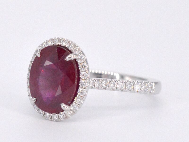 Witgouden entourage ring met diamanten en robijn – foto 8 – kavel bij Onlineveilingmeester