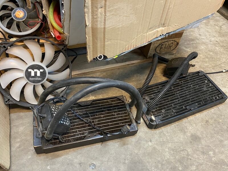 Partij computerkoeling en ventilatoren – foto 5 – kavel bij Onlineveilingmeester, Gramsbergen