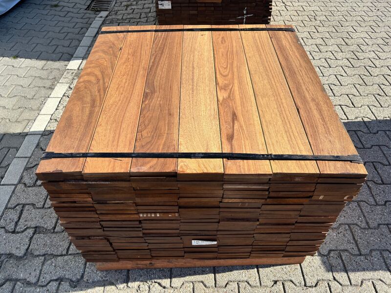 Ca. 189x Guyana Teak Planken Geschaafd, 21x145mm, lengte 100cm – kavel bij Onlineveilingmeester