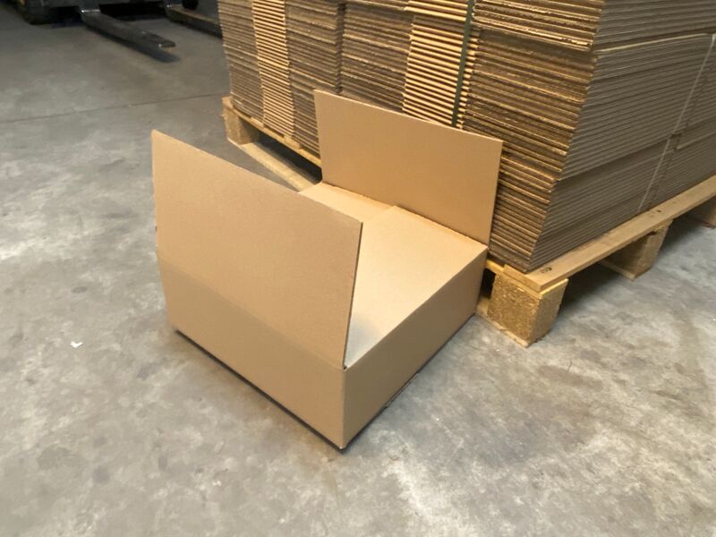 Ca. 200x Verzenddozen, dubbelgolf, bruin, 39x39x14cm – foto 2 – kavel bij Onlineveilingmeester, Gramsbergen