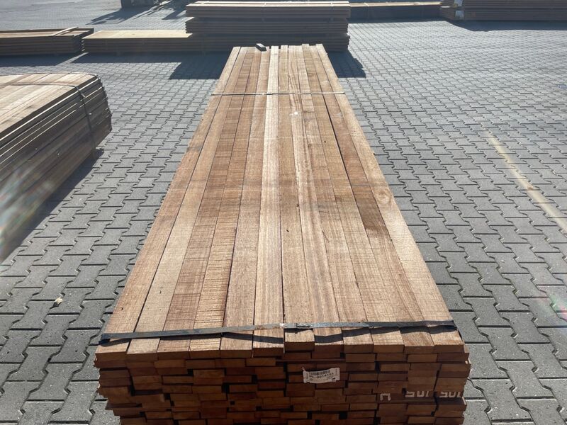 Ca. 74x Guyana Teak Planken Fijnbezaagd, 31x80mm, lengte 520cm – foto 2 – kavel bij Onlineveilingmeester