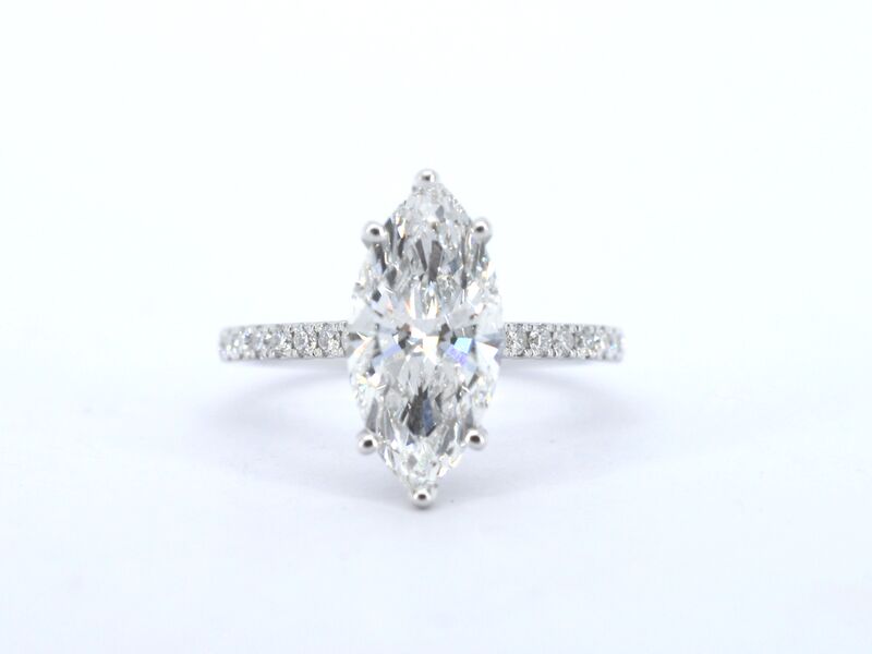 Witgouden solitaire ring met een marquise diamant van 2.00 carat met hidden Halo – kavel bij Onlineveilingmeester