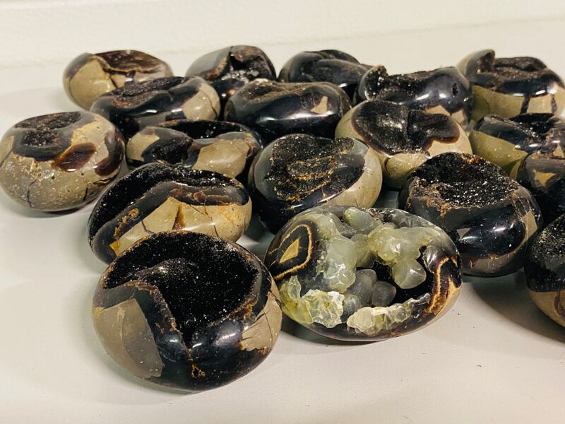 Ca. 19x Wilde septarie geodes (handsteen) – foto 4 – kavel bij Onlineveilingmeester, Gramsbergen