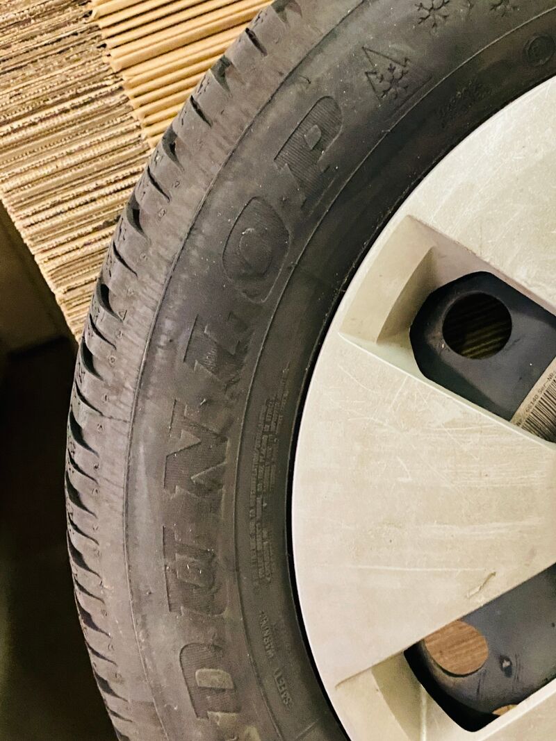 Set winterbanden, Dunlop, 165/7OR14, Volkswagen Up – foto 4 – kavel bij Onlineveilingmeester, Gramsbergen
