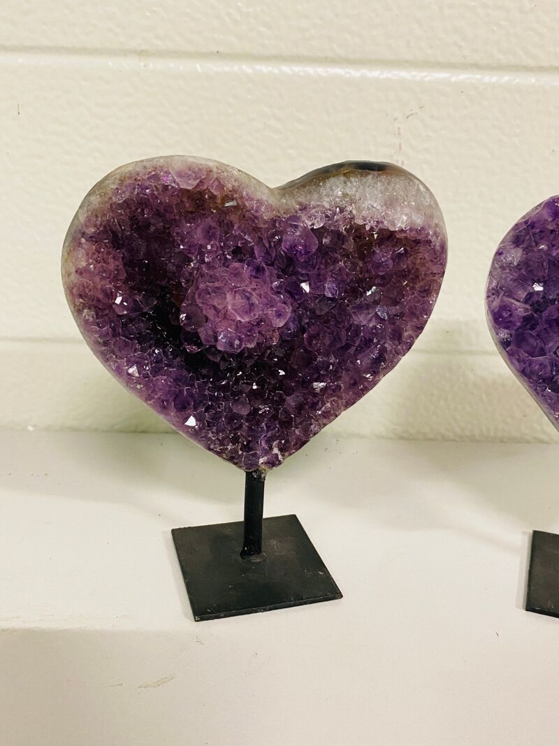 2x Amethist hart op metalen standaard – foto 3 – kavel bij Onlineveilingmeester, Gramsbergen