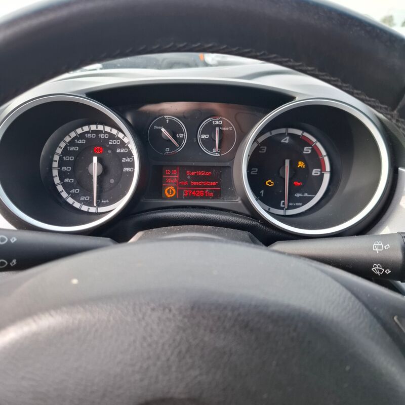 Personenauto, Alfa Romeo, Giulietta, 1.6 JTDm Distinctive, 2012 – foto 9 – kavel bij Domeinen Roerende Zaken, Soesterberg