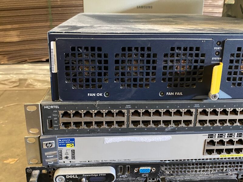 Diverse Netwerkswitches en rackservers – foto 6 – kavel bij Onlineveilingmeester, Gramsbergen