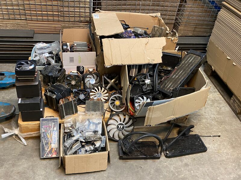 Partij computerkoeling en ventilatoren – kavel bij Onlineveilingmeester, Gramsbergen