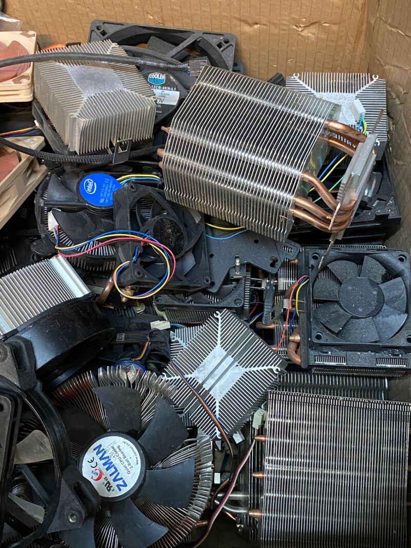Partij computerkoeling en ventilatoren – foto 10 – kavel bij Onlineveilingmeester, Gramsbergen