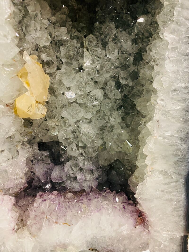 Bergkristal met Amethist geode – foto 5 – kavel bij Onlineveilingmeester, Gramsbergen