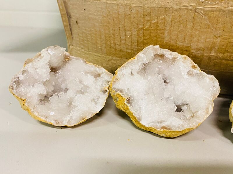 Ca. 60x Bergkristal geodes – foto 3 – kavel bij Onlineveilingmeester, Gramsbergen