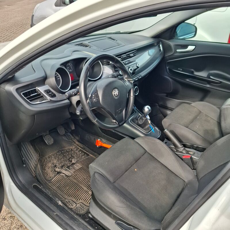 Personenauto, Alfa Romeo, Giulietta, 1.6 JTDm Distinctive, 2012 – foto 8 – kavel bij Domeinen Roerende Zaken, Soesterberg