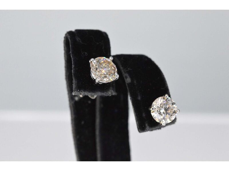 Witgouden diamanten oorbellen van 1.20 carat – foto 3 – kavel bij Onlineveilingmeester