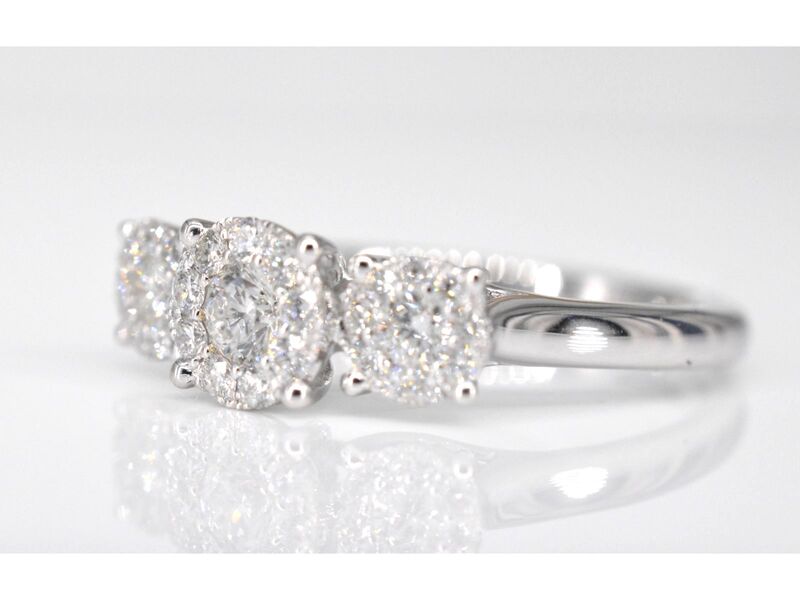 ring met drie chatons van diamanten 0.75 carat – foto 4 – kavel bij Onlineveilingmeester