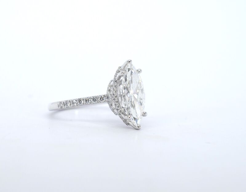 Witgouden solitaire ring met een marquise diamant van 2.00 carat met hidden Halo – foto 3 – kavel bij Onlineveilingmeester