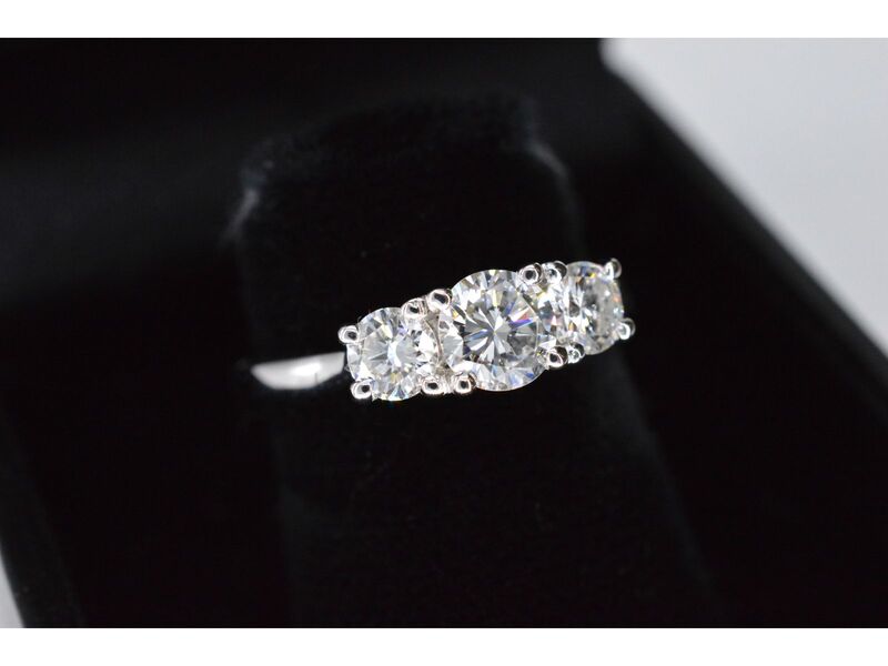 Witgouden trinity ring met briljant geslepen diamanten – foto 5 – kavel bij Onlineveilingmeester