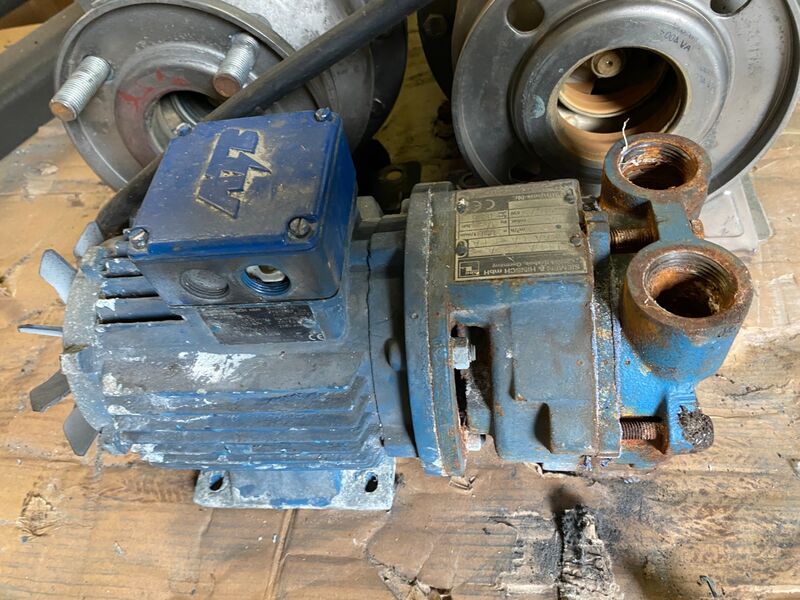2x Normaal zuigende centrifugaalpomp, Ebara – foto 4 – kavel bij Onlineveilingmeester, Gramsbergen