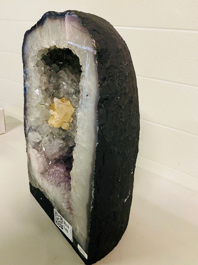 Bergkristal met Amethist geode – foto 6 – kavel bij Onlineveilingmeester, Gramsbergen