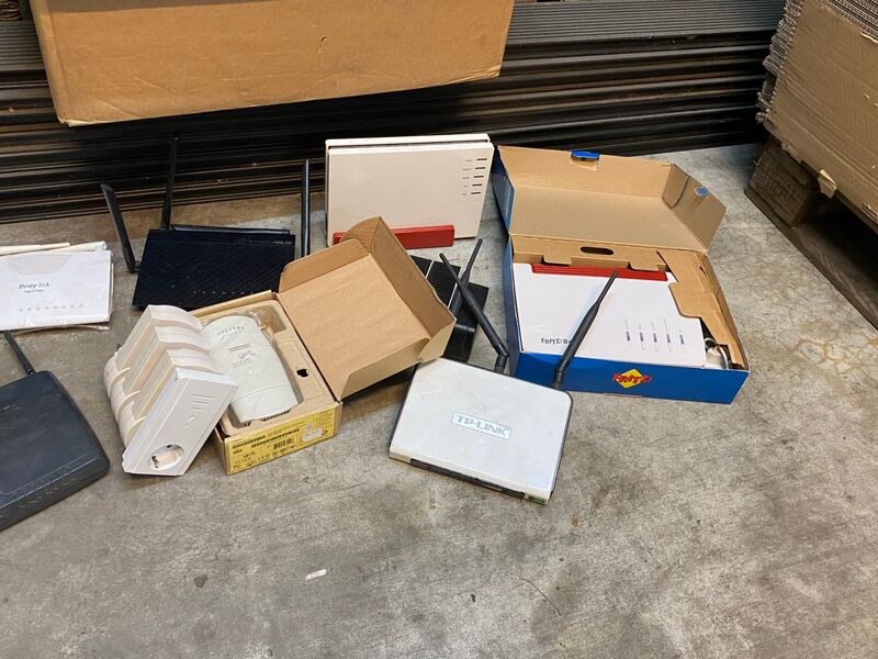Partij netwerkapparatuur – foto 3 – kavel bij Onlineveilingmeester, Gramsbergen